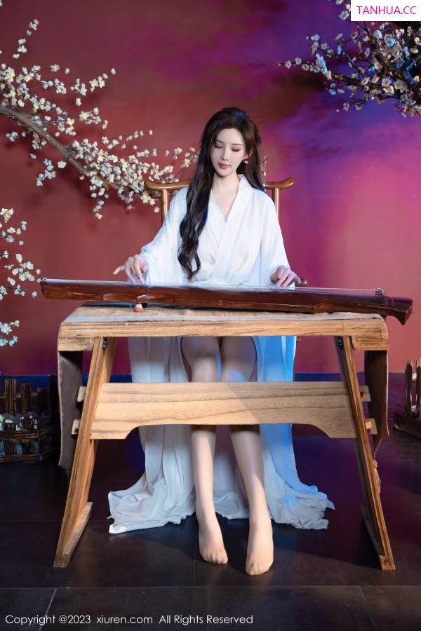 周妍希 奶瓶土肥圆 [XiuRen]高清写真图 2023.11.07 No.7625 Carol周妍希 古风美腿第6张图片